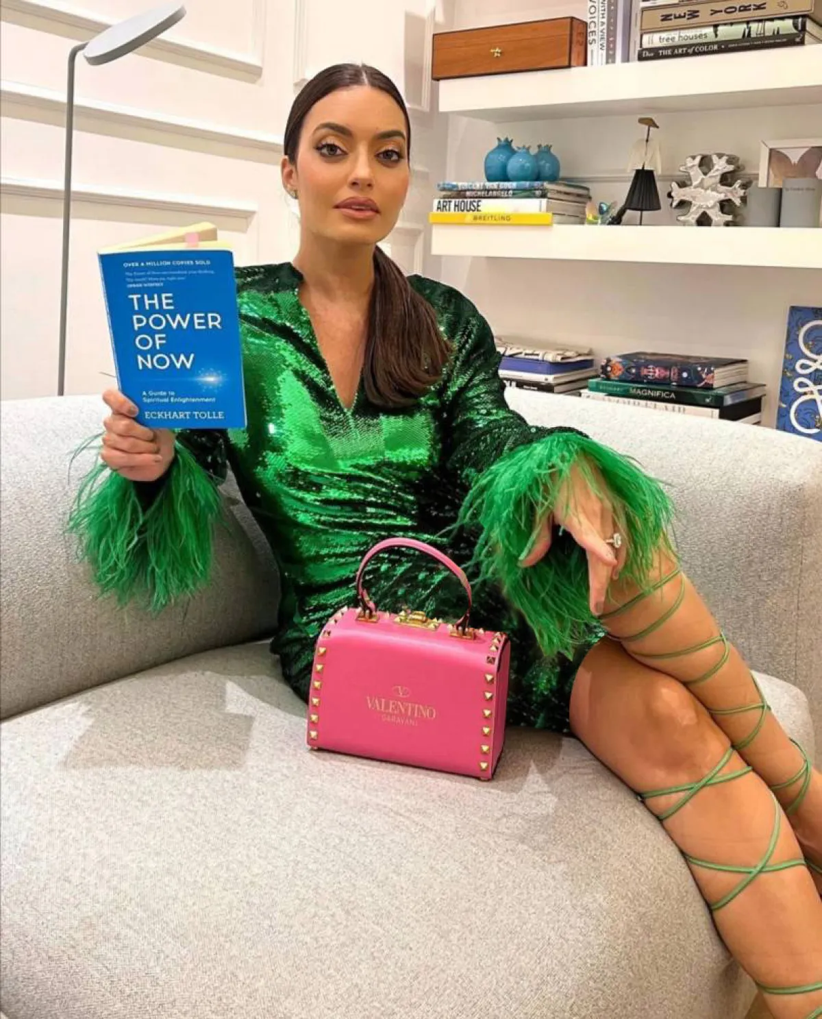 كارن وازن بفستان من الترتر الأخضر