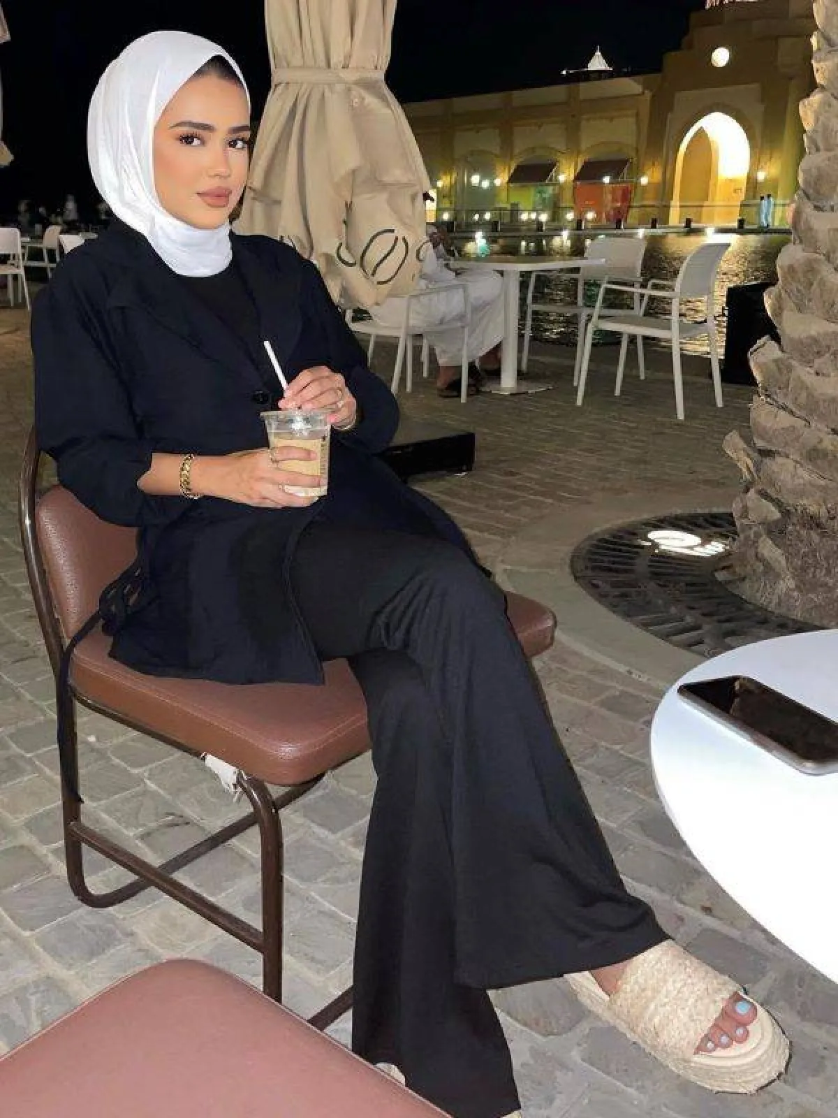 تنسيق البنطلون الاسود