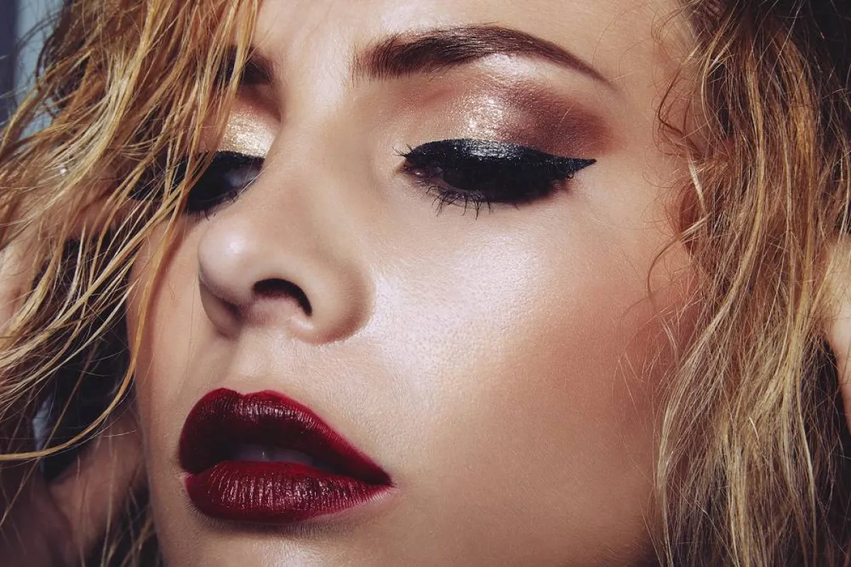 سيلان المكياج