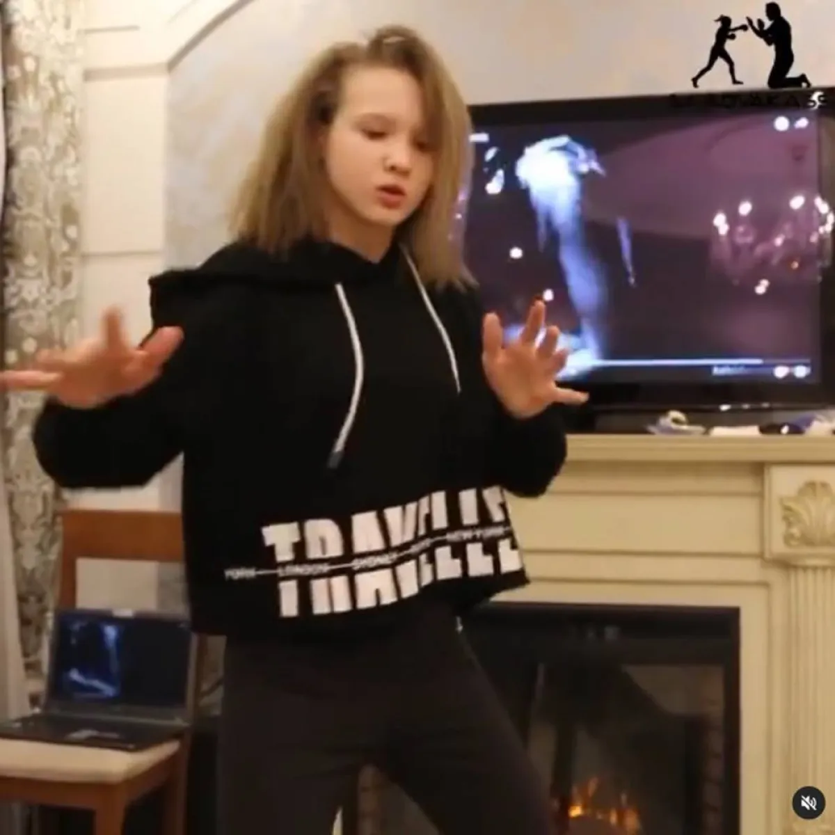 أقوى فتاة في العالم تكسر شجرة باستخدام مهارات مذهلة