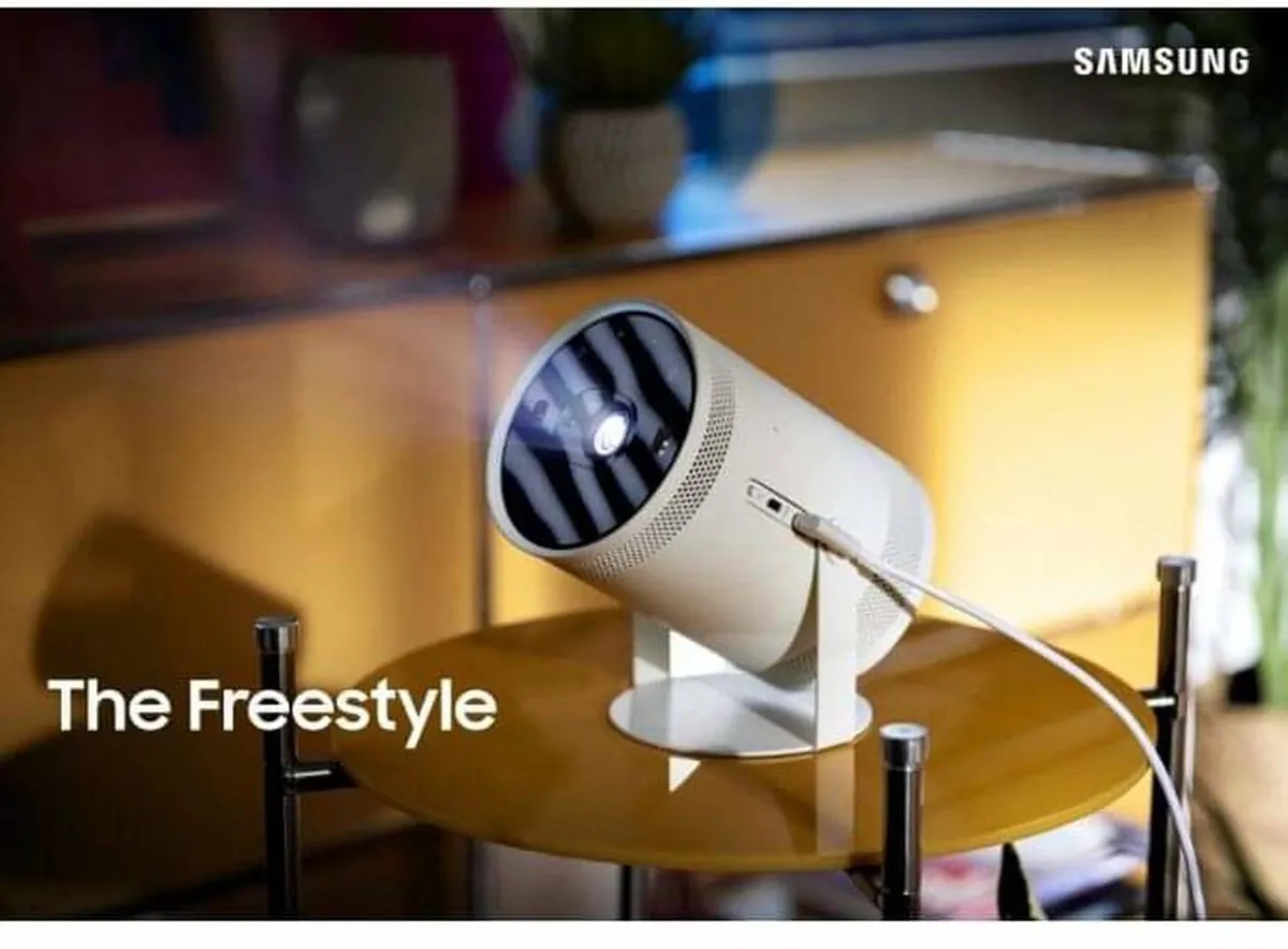  سامسونغ تطلق بروجيكتور جوال يمزج 4 أجهزة معاً