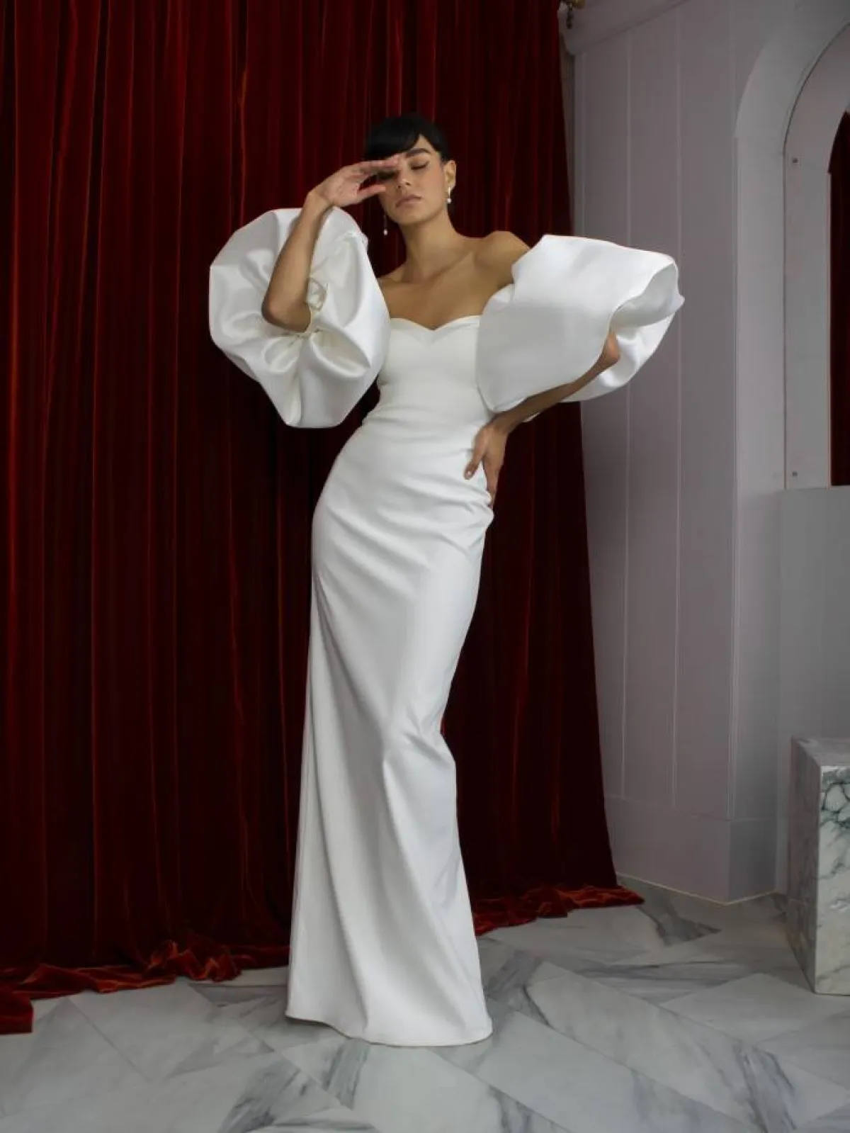 فستان زفاف للعروس صغيرة الحجم 