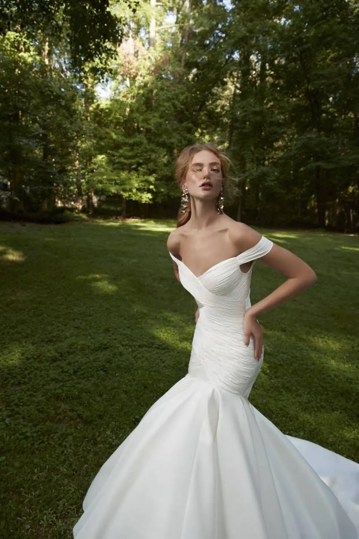 فستان زفاف للعروس صغيرة الحجم 