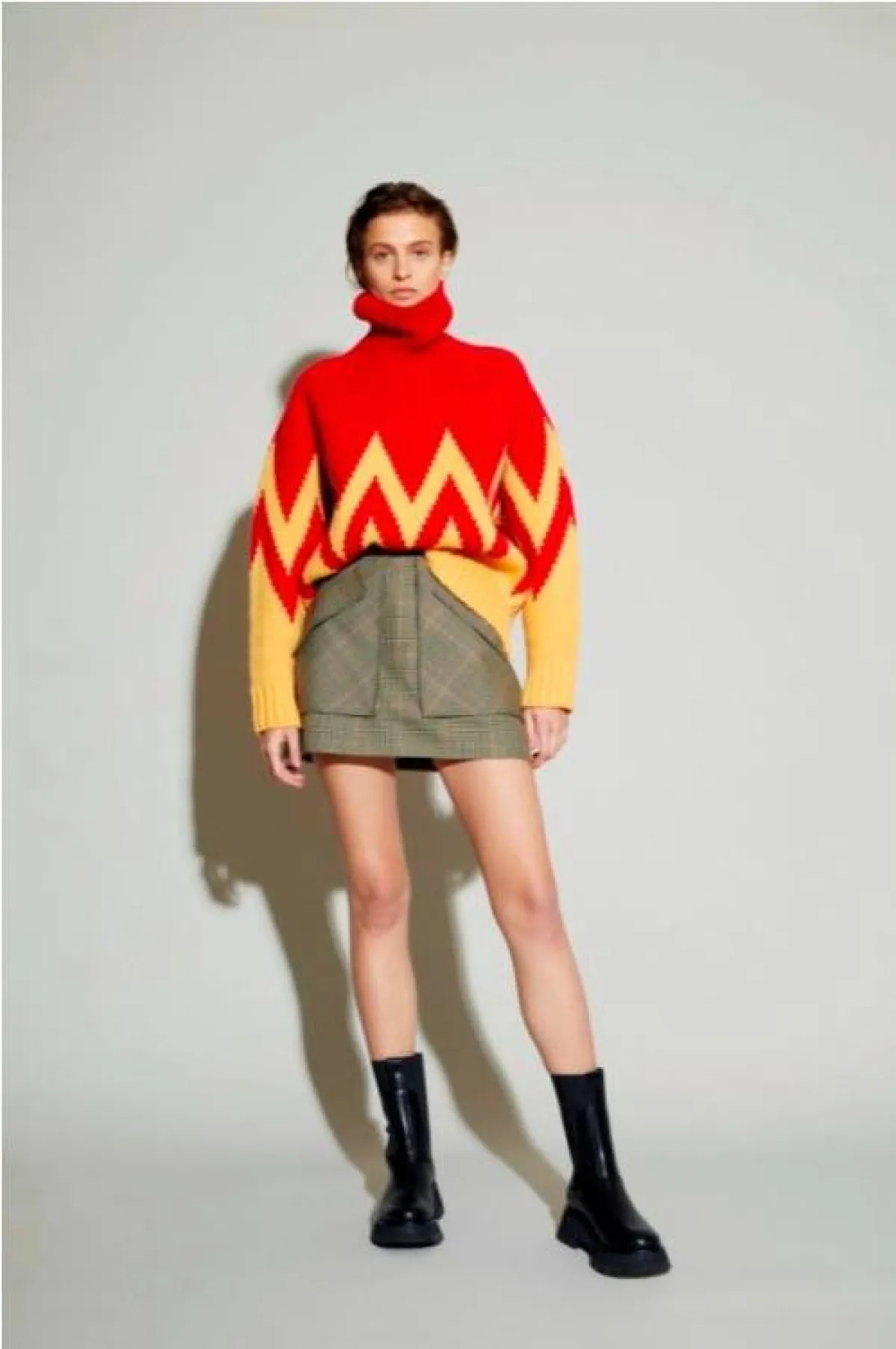 كنزات بياقة عالية من أكنفاس  Aknavas