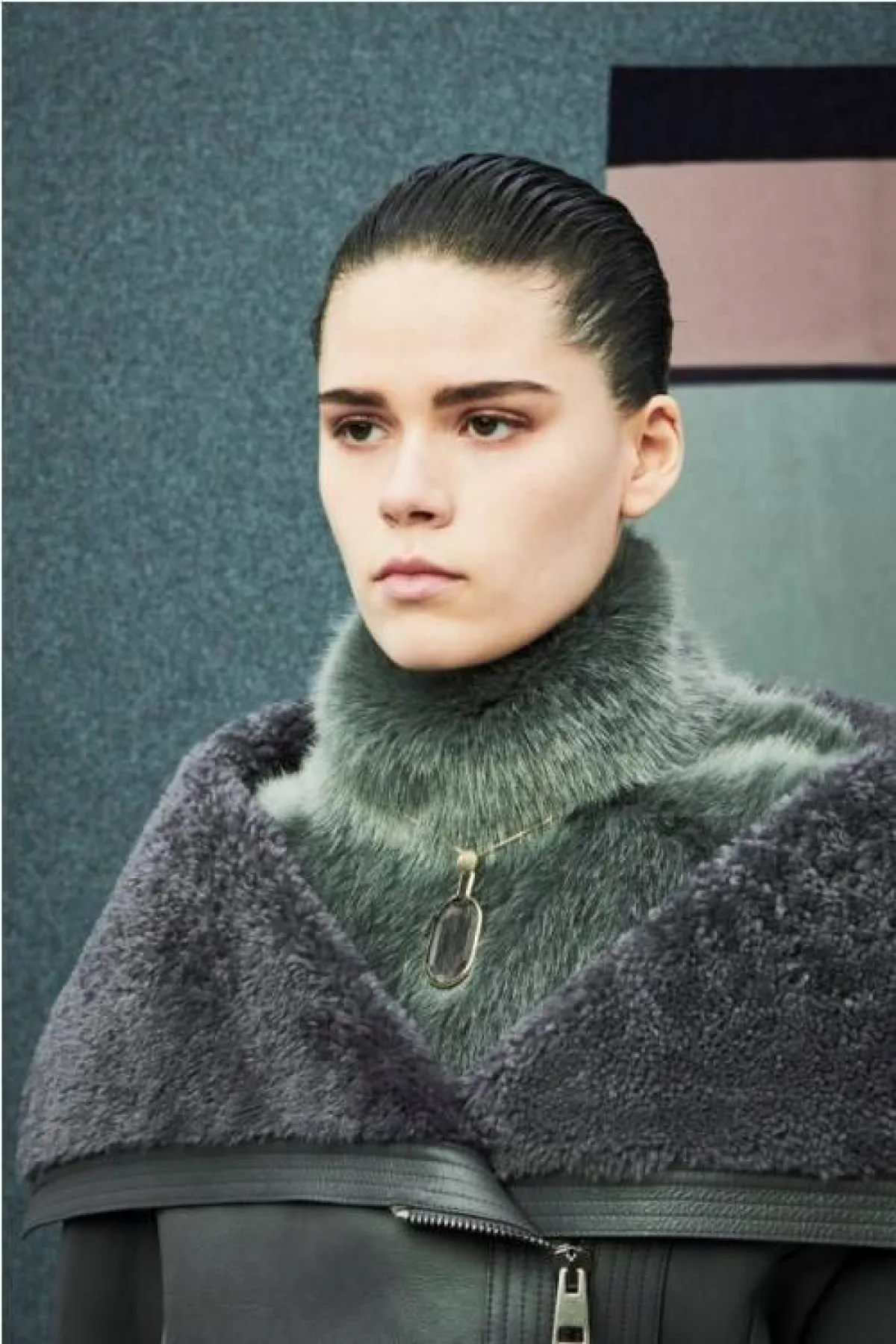 كنزة بياقة عالية مدبّبة على الأكتاف من بورتس 1961  Ports 1961