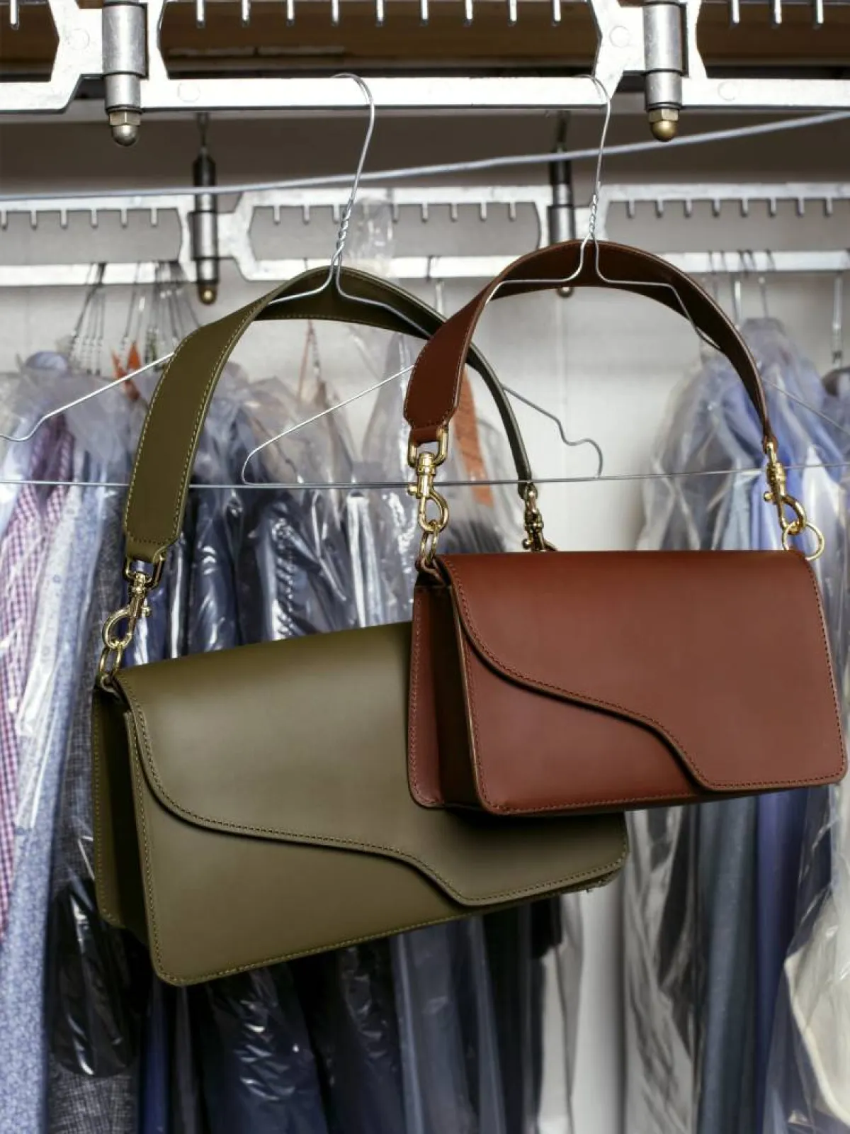 حقائب برباط جلدي من أتيبي اتولييه