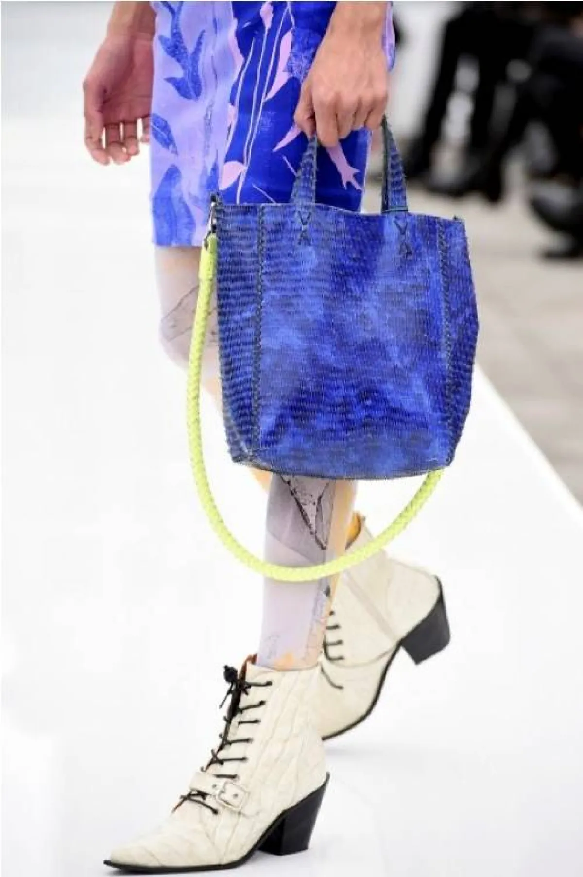  الهاف بوط باللون الابيض من فلاينغ سولو Flying Solo 