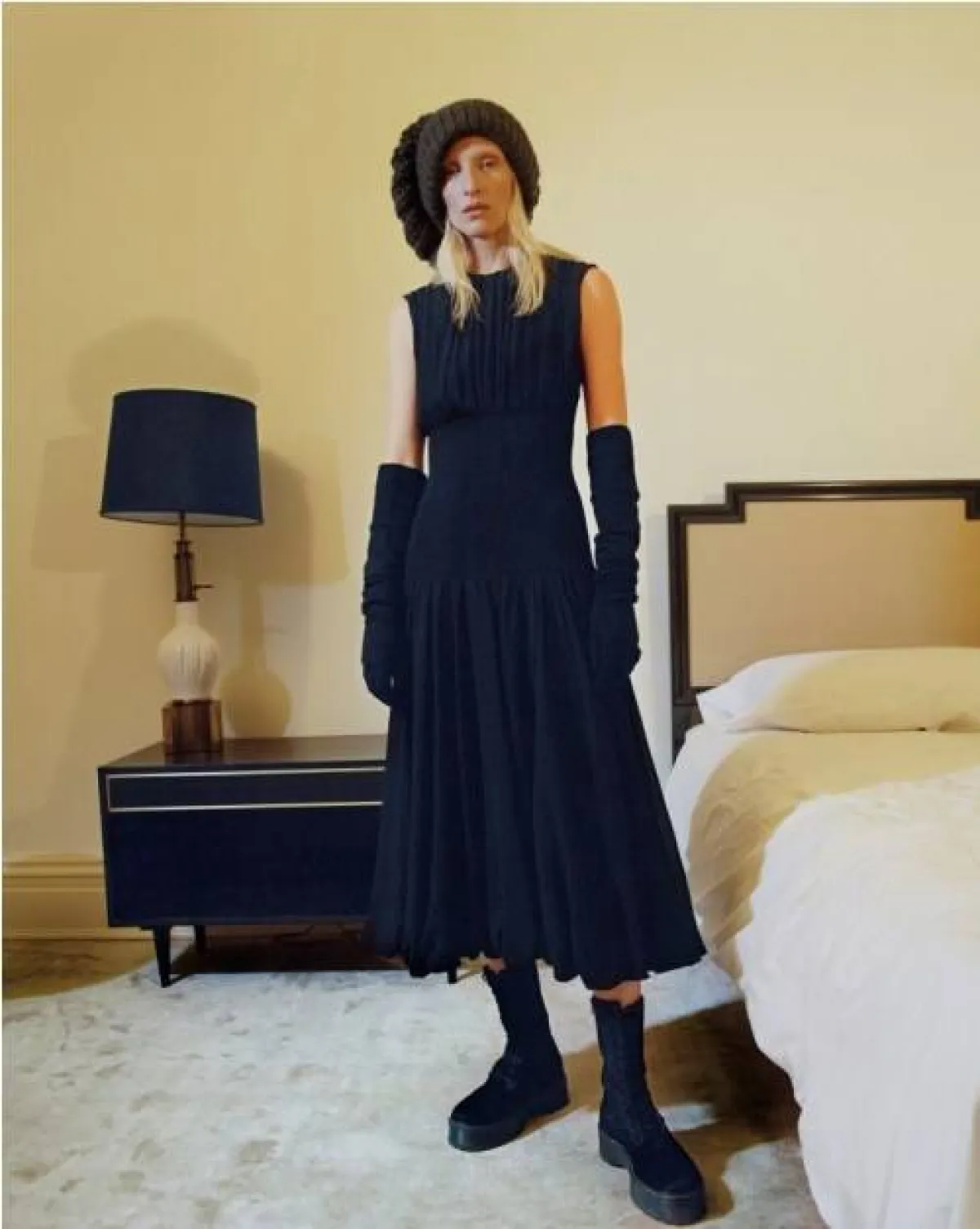 فستان مستقيم ومريح بتصميم بسيط وناعم من التوزارا   Altuzarra