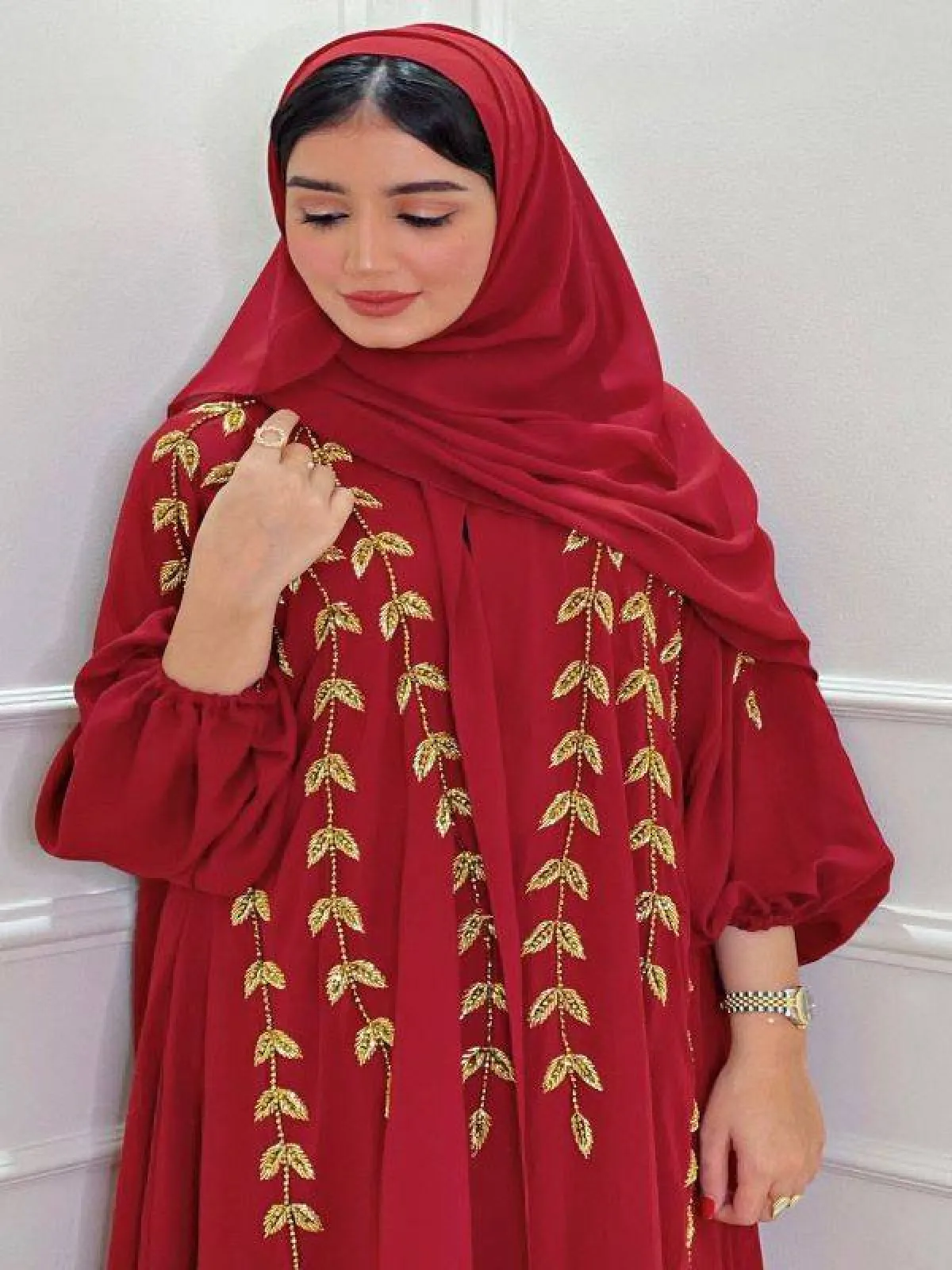 عباية مطرزة