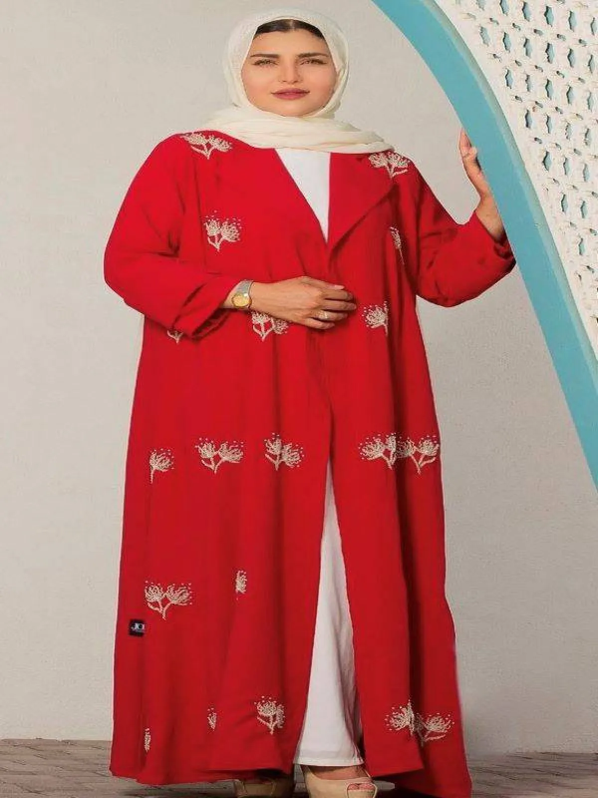 عباية موردة