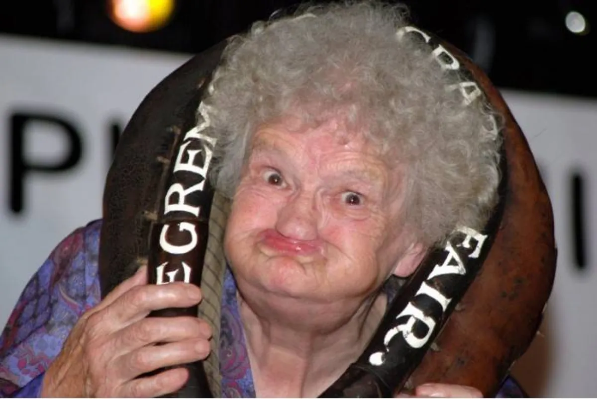 ثقافات غريبة حول العالم