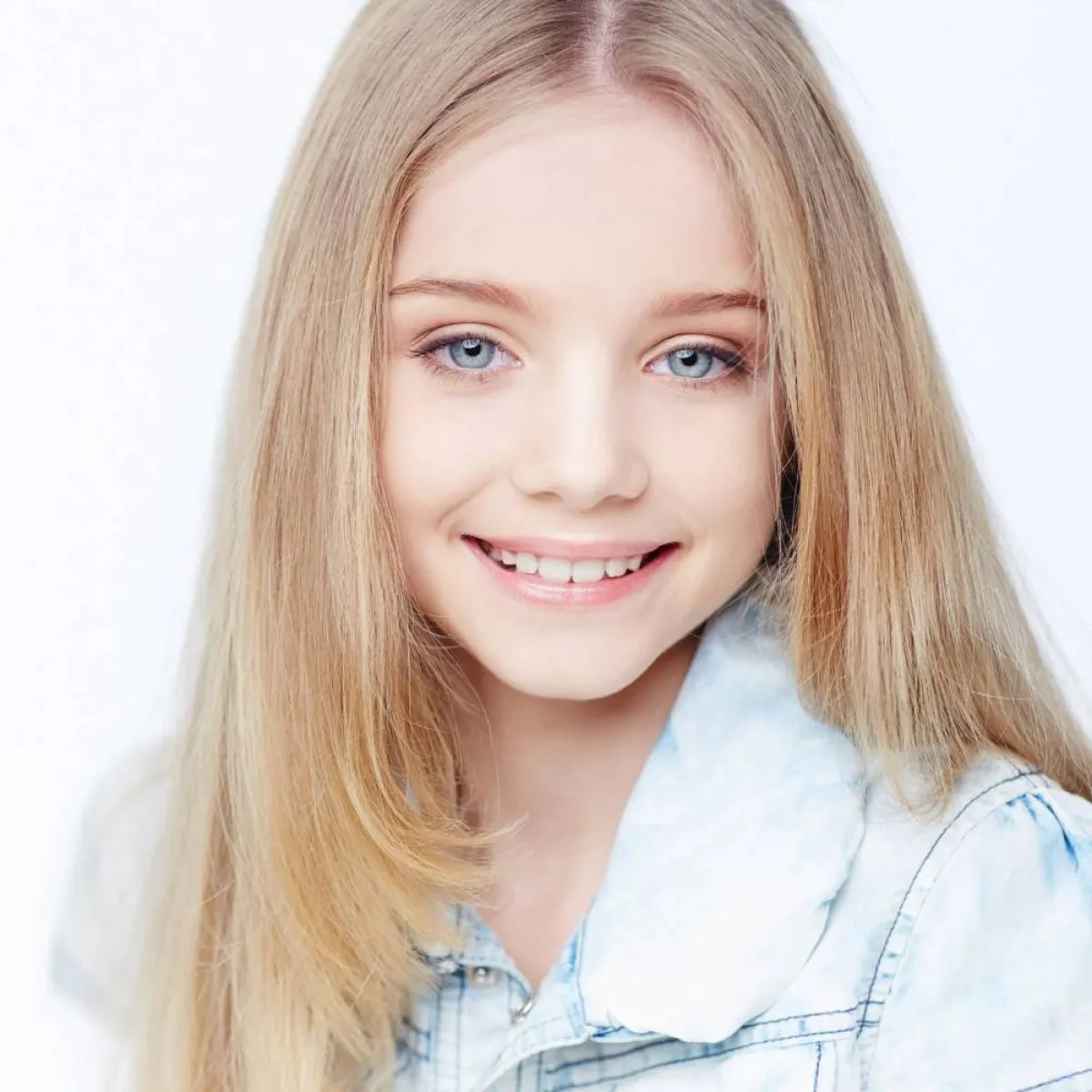 صورة لطفلة تبتسم