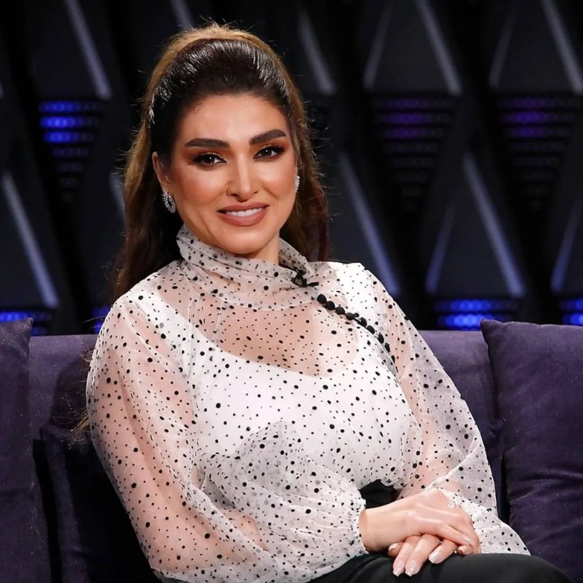 النجمة روجينا خلال استضافتها في برنامج ليالي الكويت - الصورة من حسابها على انستغرام