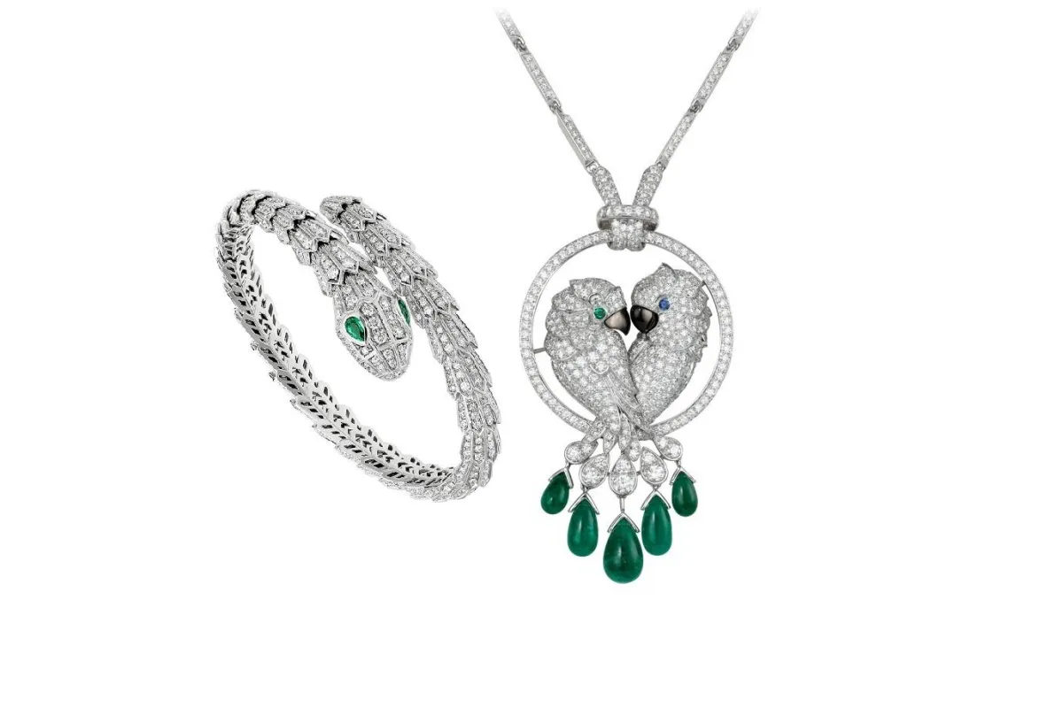 مجوهرات مرصعة بحجر الزمرد