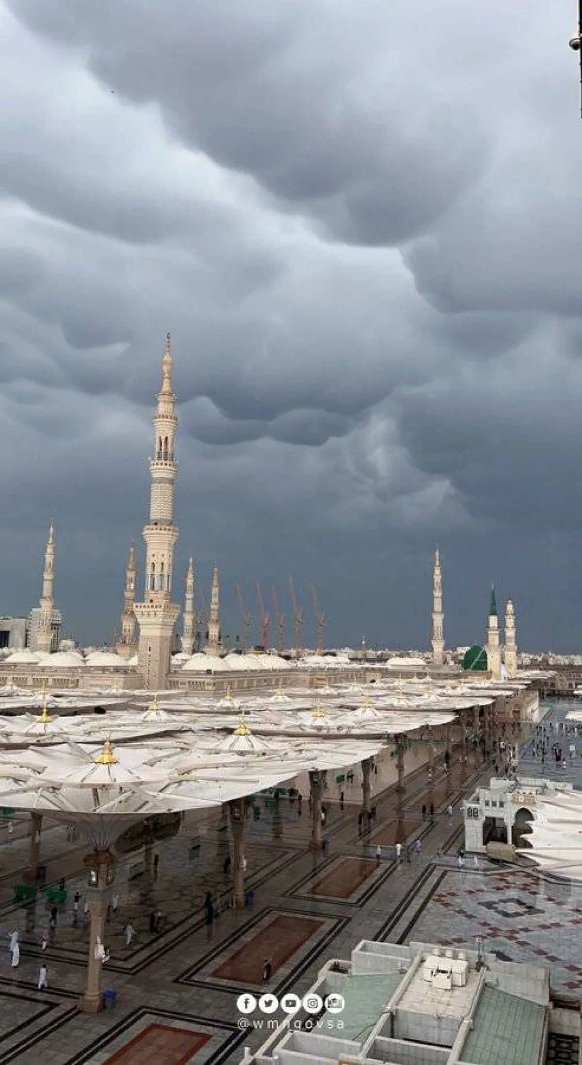 ما هي ظاهرة الماماتوس التي ظهرت في سماء المدينة المنورة؟. الصورة من تويتر وكالة شؤون المسجد النبوي