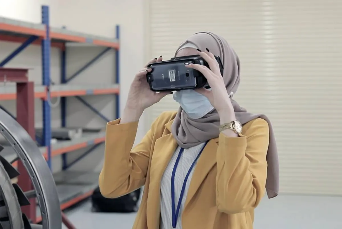 سخرت الجامعة قدرات التكنولوجيا الحديثة في مناهجها. الصورة من "وام"