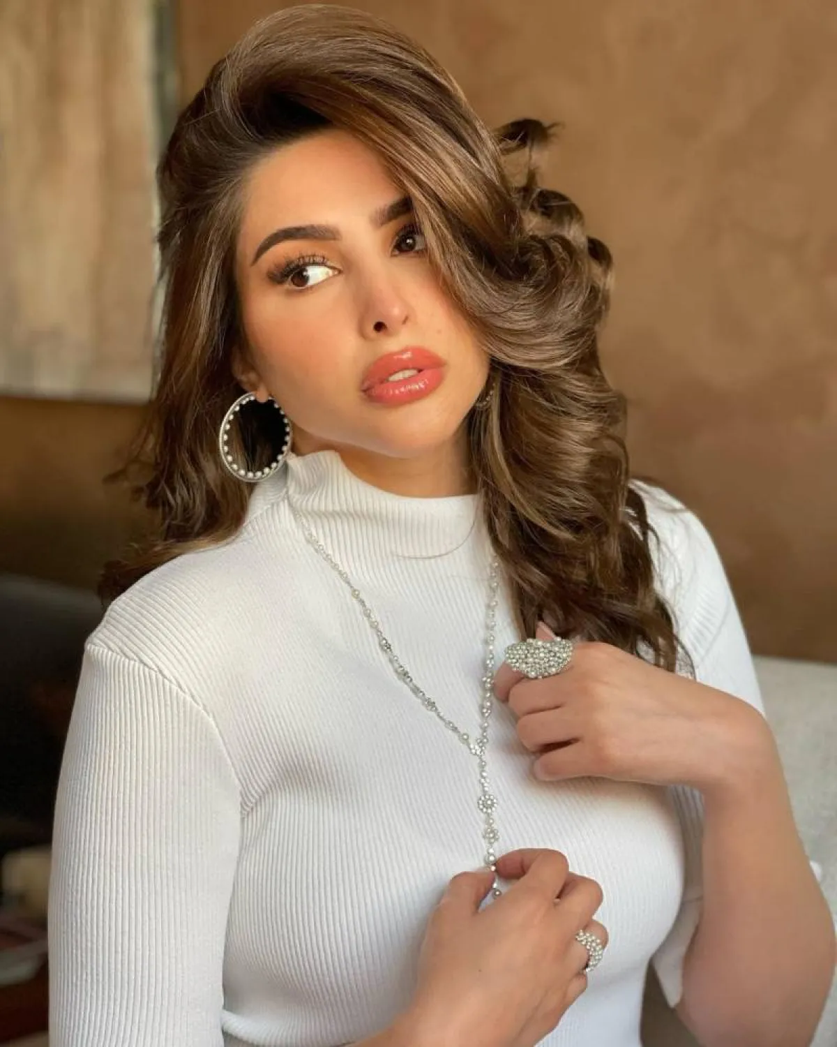 فوز الفهد من دون مكياج