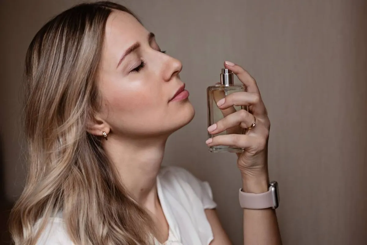 كيفية وضع العطر