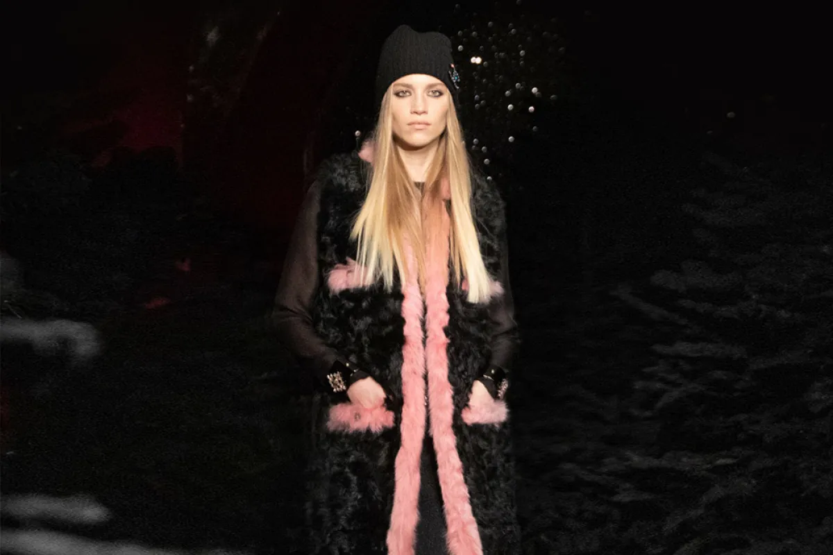 معطف فرو طويل من شانيل Chanel   