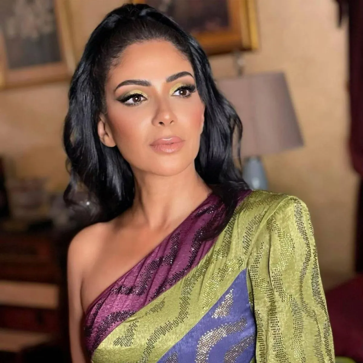 النجمة منى زكي - الصورة من حسابها على انستغرام