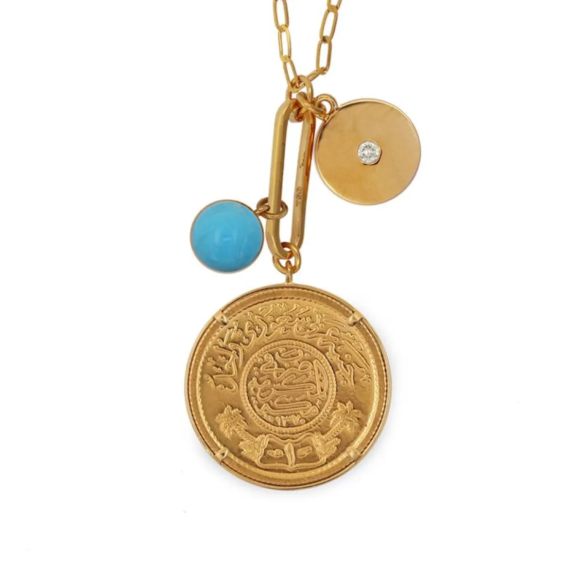 قلادة ربع جنيه من تصميم ليليان اسماعيل