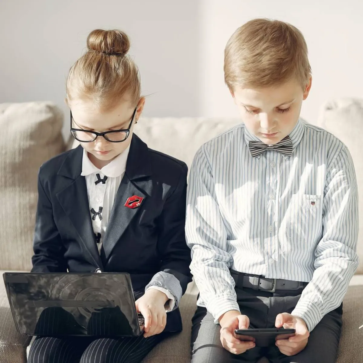 صورة لطفلين