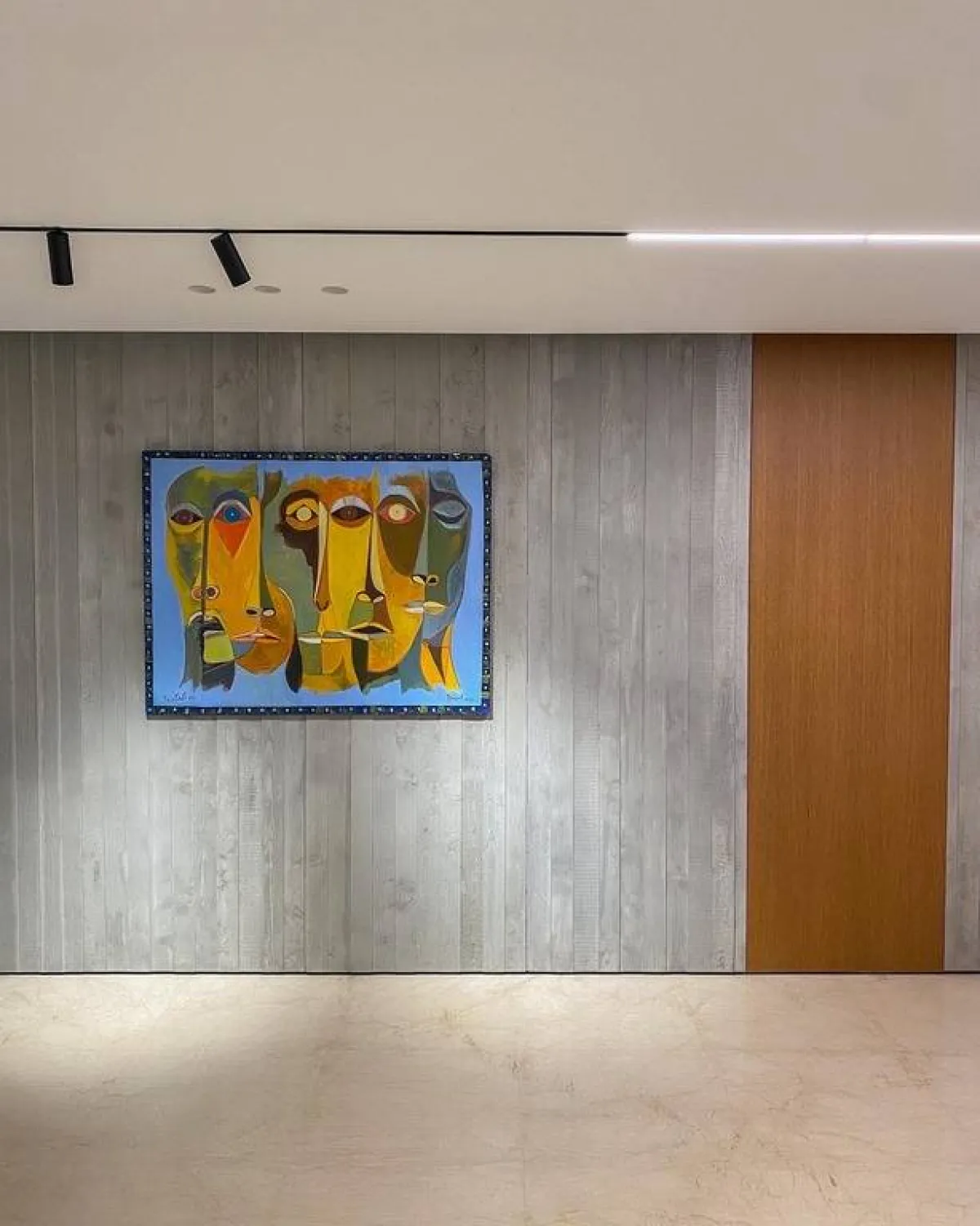 الكونكريت يكسو الجدران