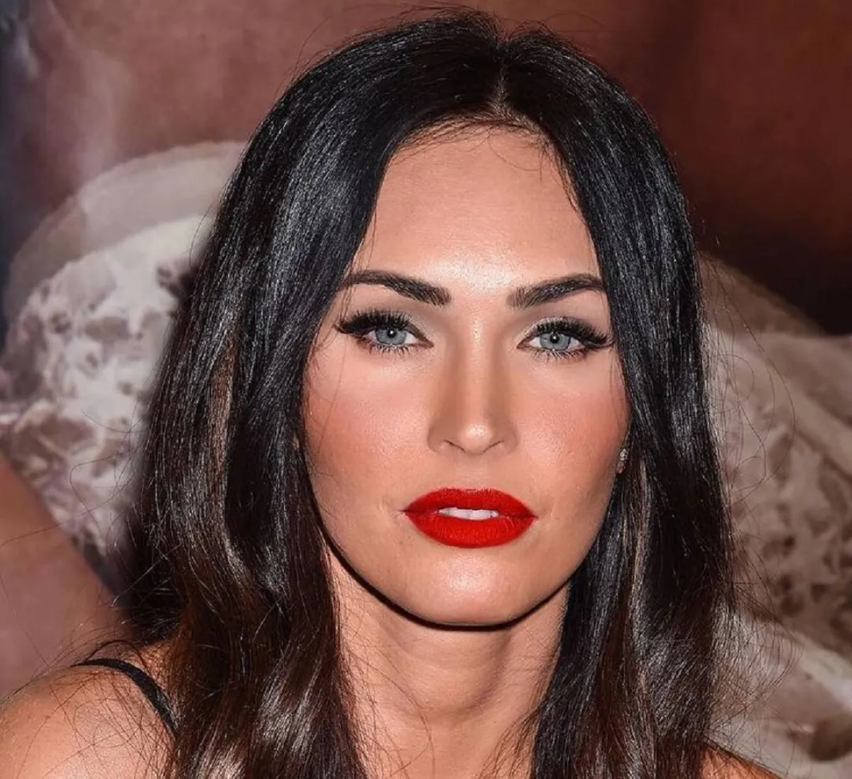 خطيب ميغان فوكس يصمم خاتم الخطوبة بحجري بخت.. الأول لميلادها والثاني لميلاده