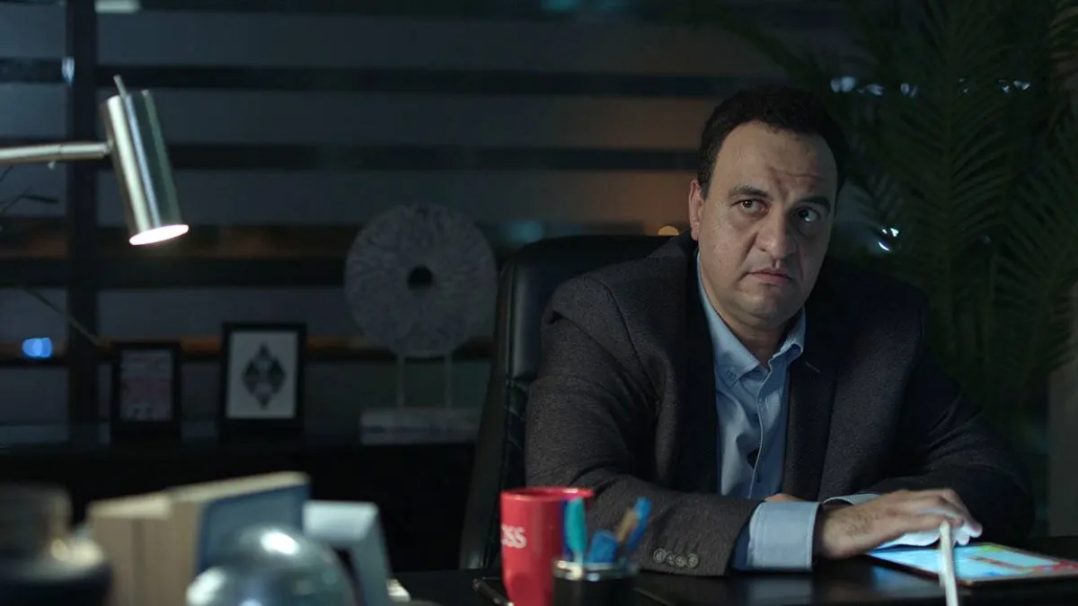 الفنان هشام إسماعيل في مشهد من حلقة توت في سلسلة تحت السيطرة - الصورة من المسؤول الإعلامي لمجموعة mbc