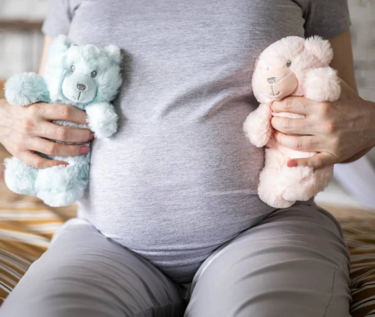 صورة لحامل بتوأم