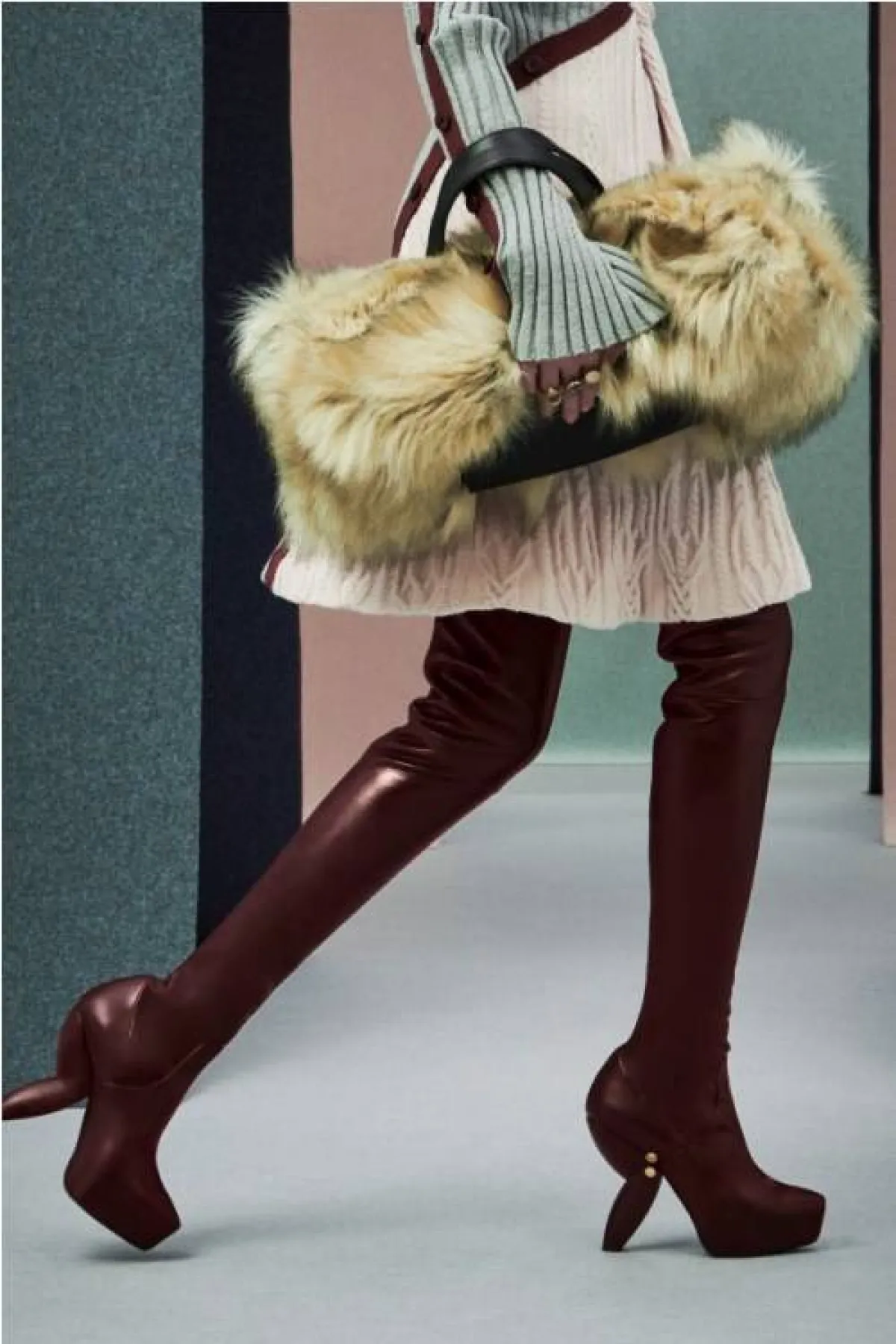 جزمة عالية الى حدود منتصف الفخذين من بورتس 1961  Ports 1961