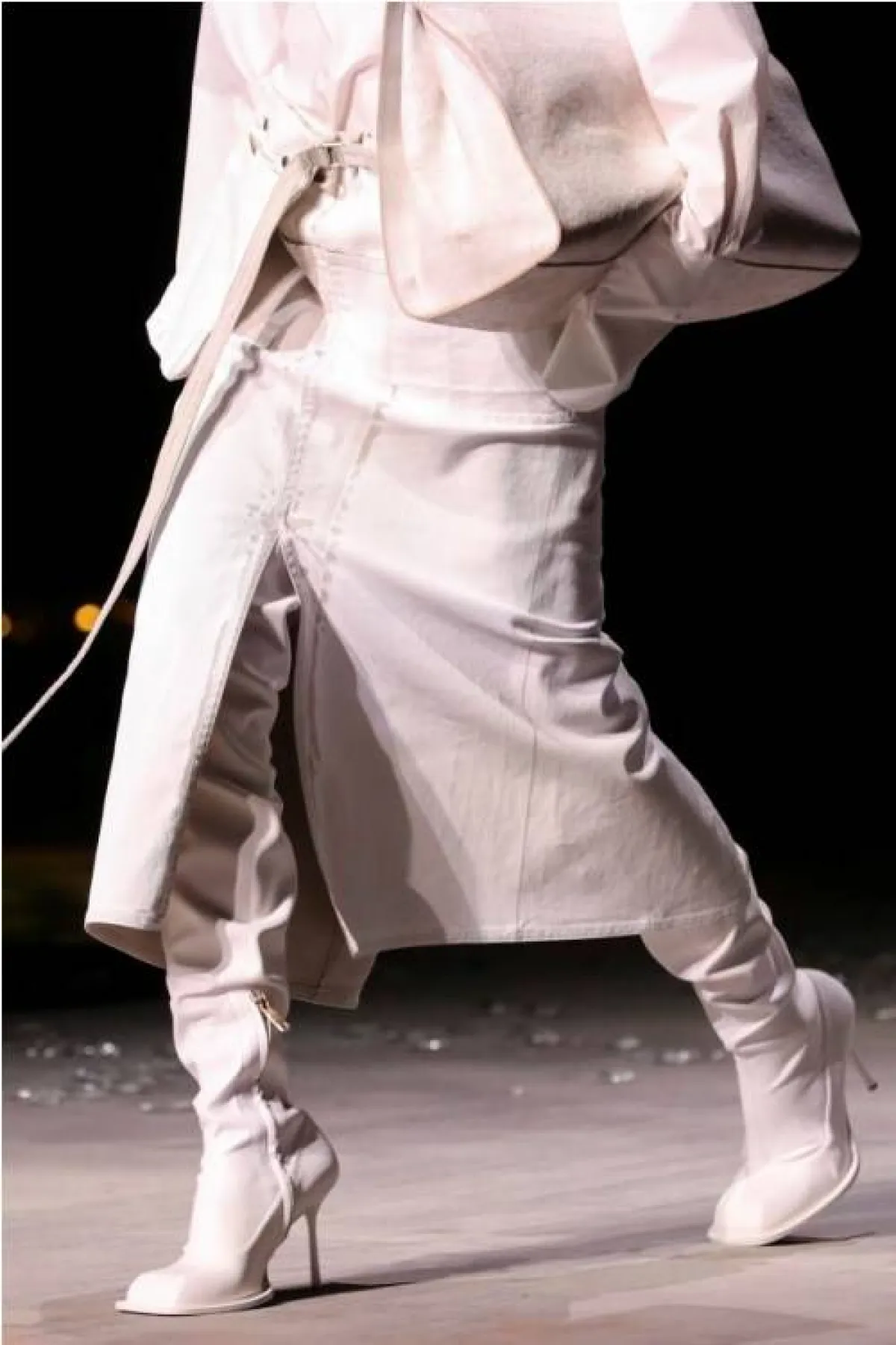 جزمة جلدية باللون الأبيض من سبورتماكس  Sportmax