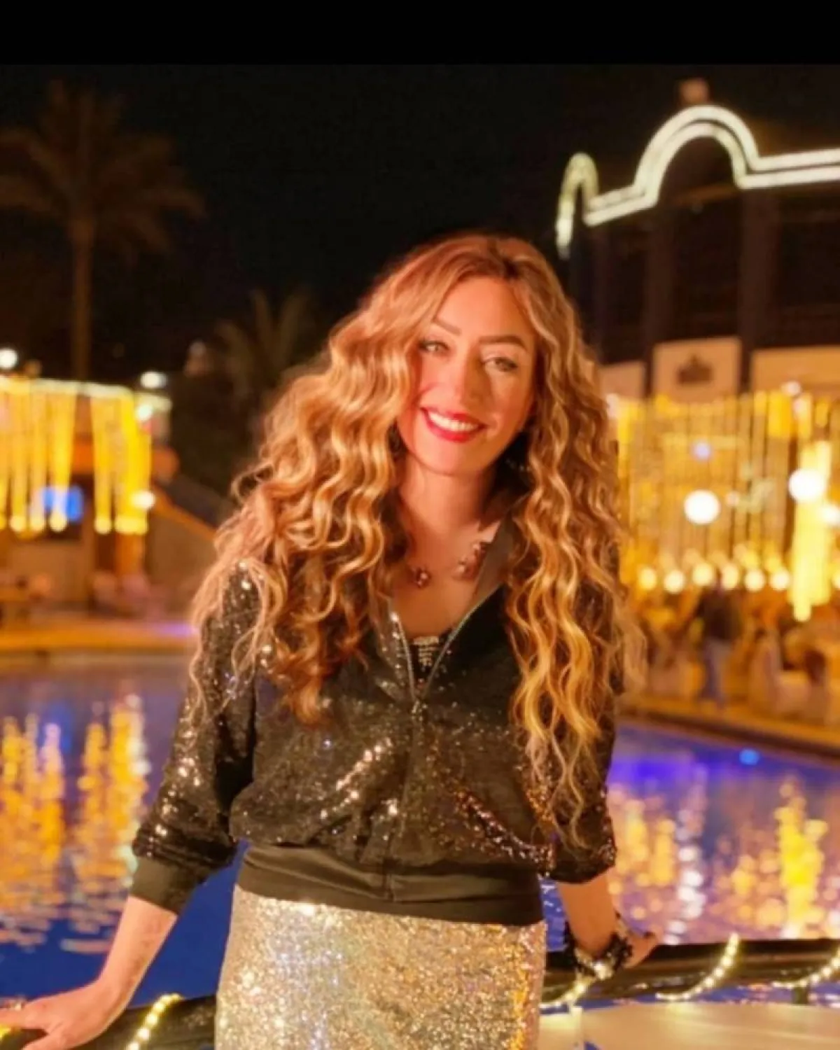 الفنانة إيناس مكي 