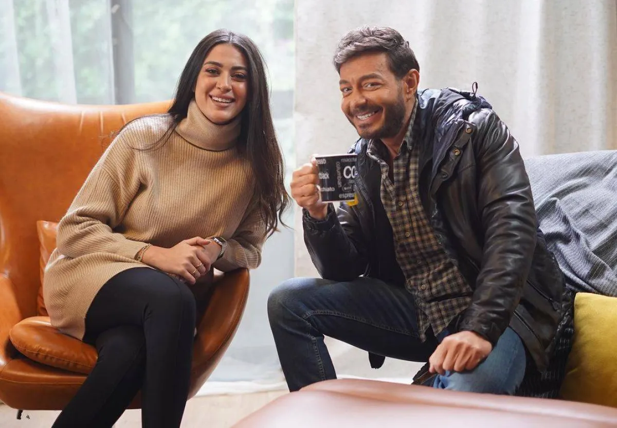 الفنان أحمد زاهر وميرنا نور الدين في كواليس تصوير مسلسل سوشيال - الصورة من حسابه على انستغرام