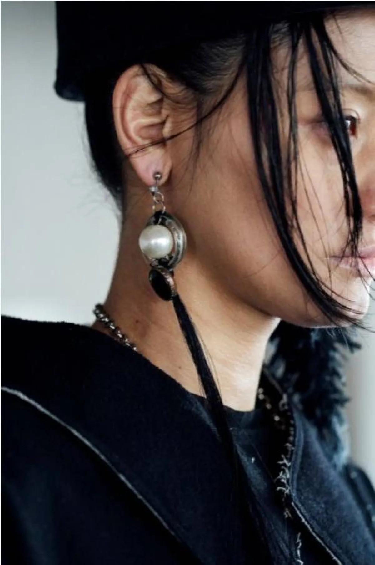 اقراط طويلة من أيجن فاشن كوللكتف  Asian Fashion Collective