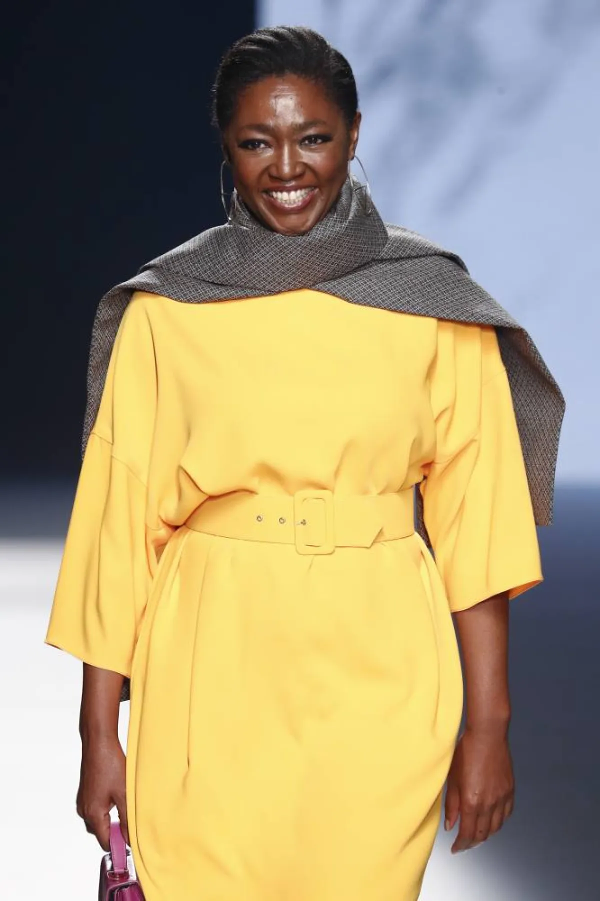 وشاح من أينجل شليسير Angel Schlesser  