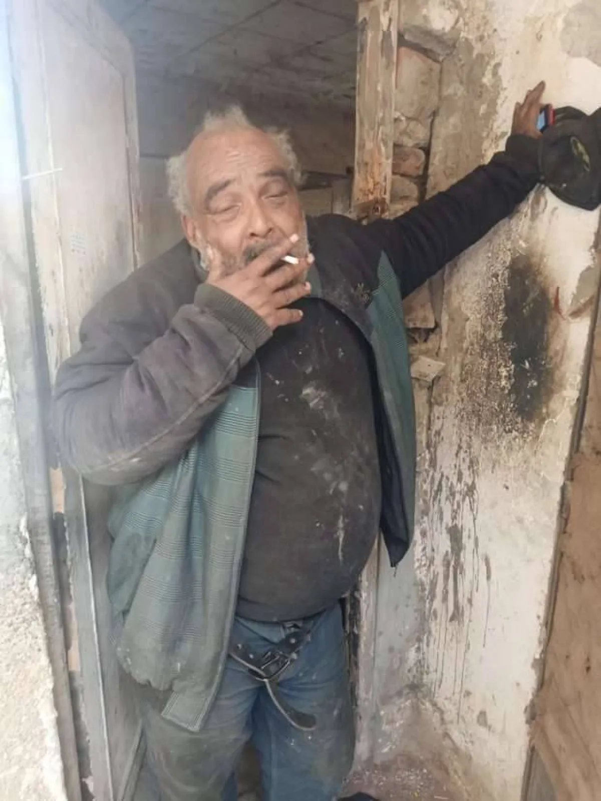 الفنان أحمد شوقي عبد الحكيم - الصورة من صفحة أطفال وكبار بلا مأوى على فيسبوك