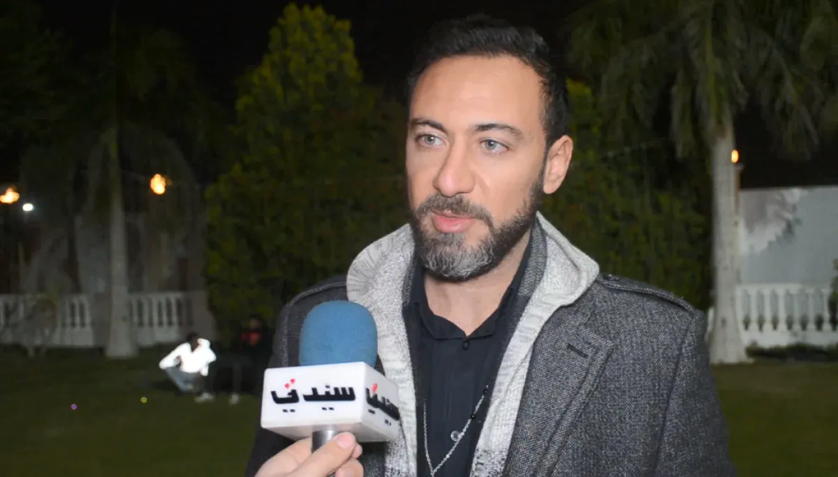 الفنان عابد عنان خلال لقائه مع كاميرا سيدتي - الصورة خاصة بسيدتي