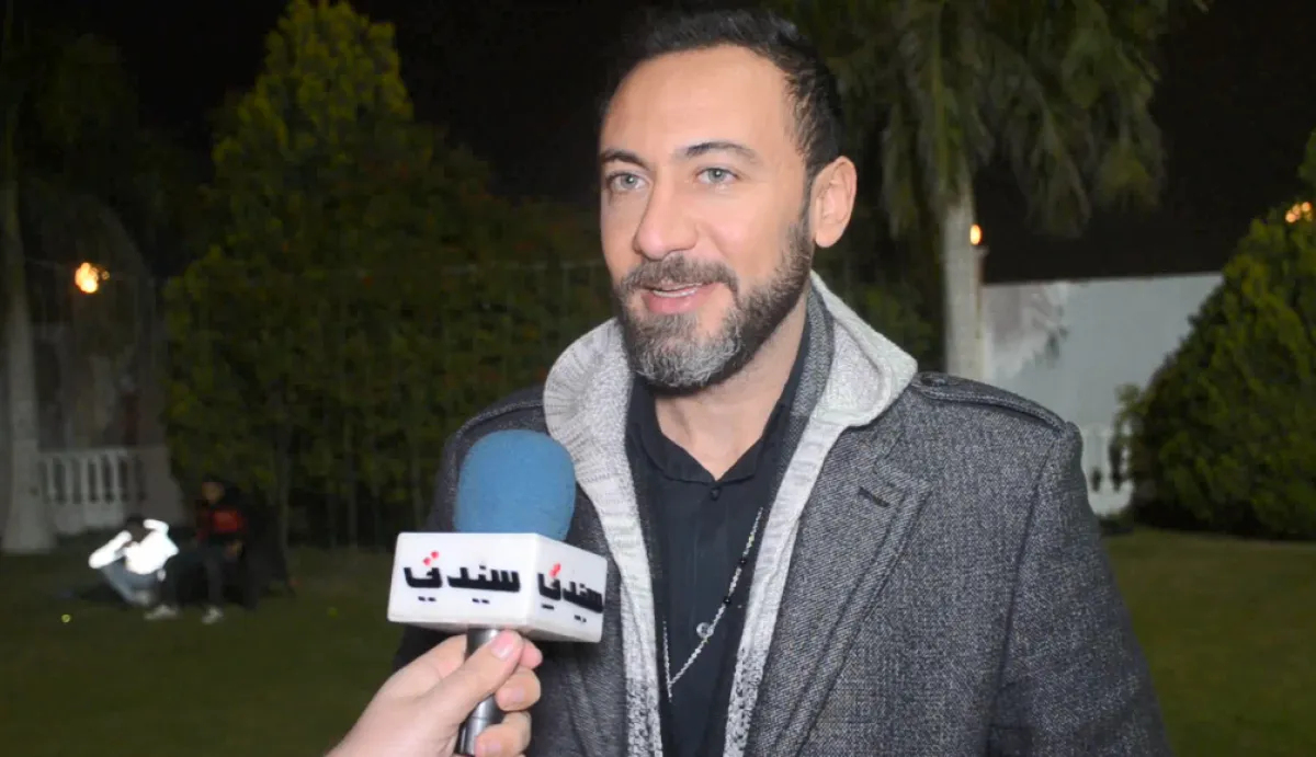 الفنان عابد عنان خلال لقائه مع كاميرا سيدتي - الصورة خاصة بسيدتي