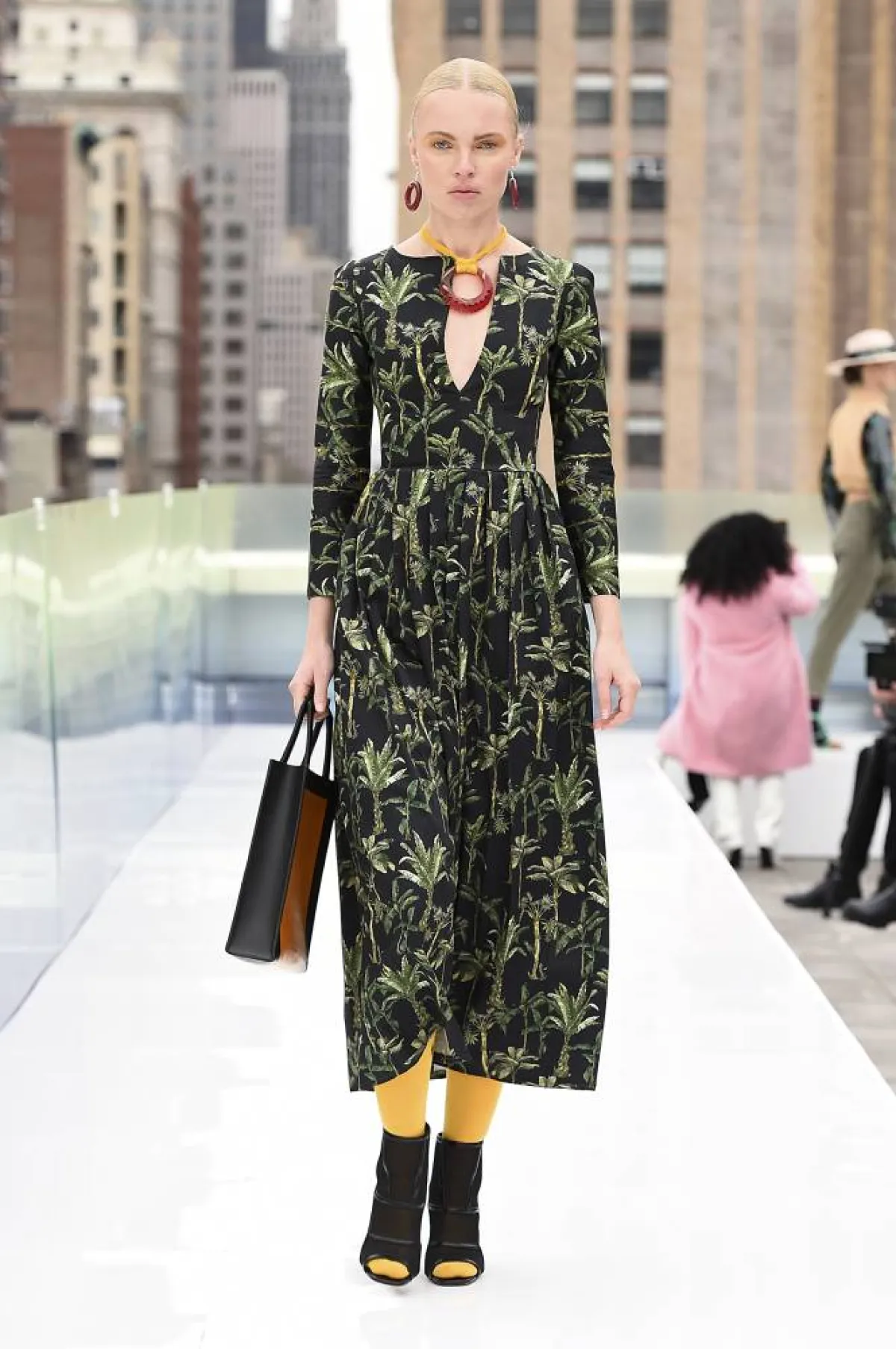 فستان مطبّع بالأزهار من فلاينغ سولو Flying Solo 