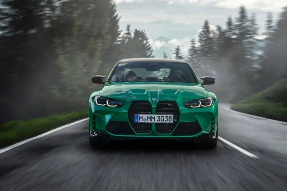 بي إم دبليو تطرح شاشات منحنية في سيارات M3 وM4 الجديدة
