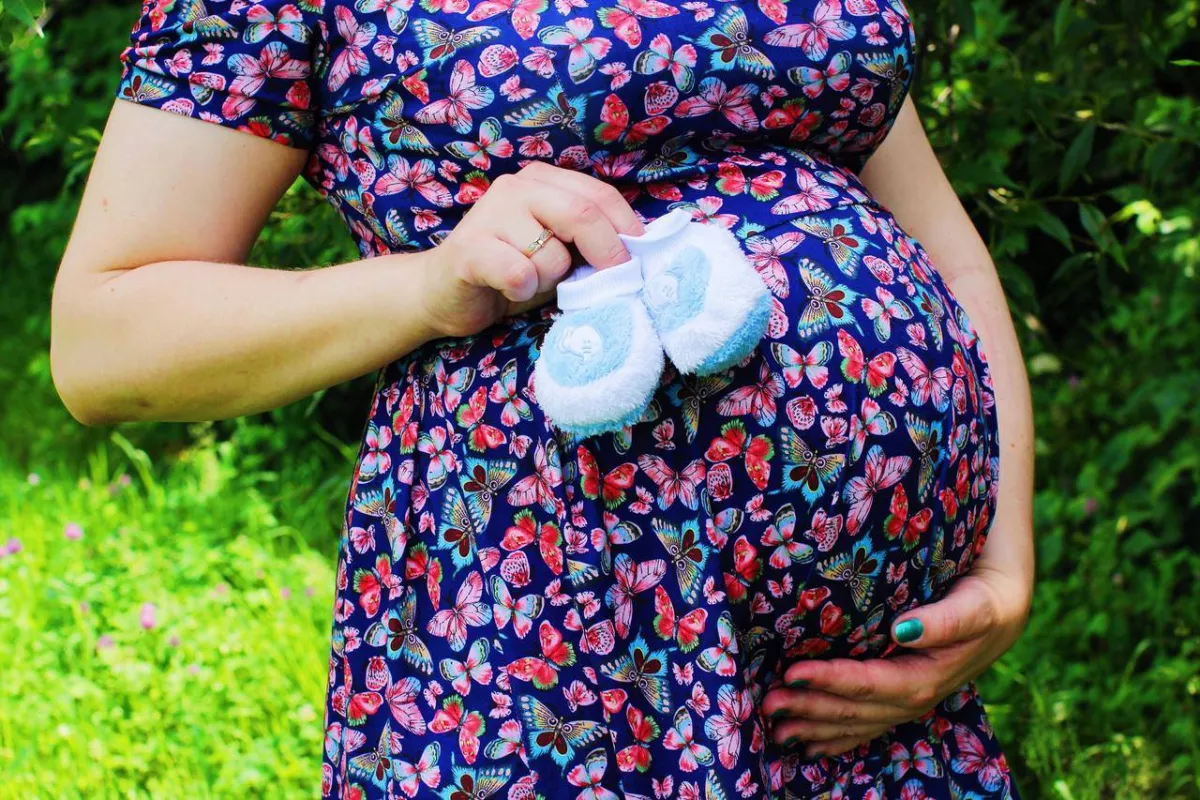 صورة لامرأة حامل بولد