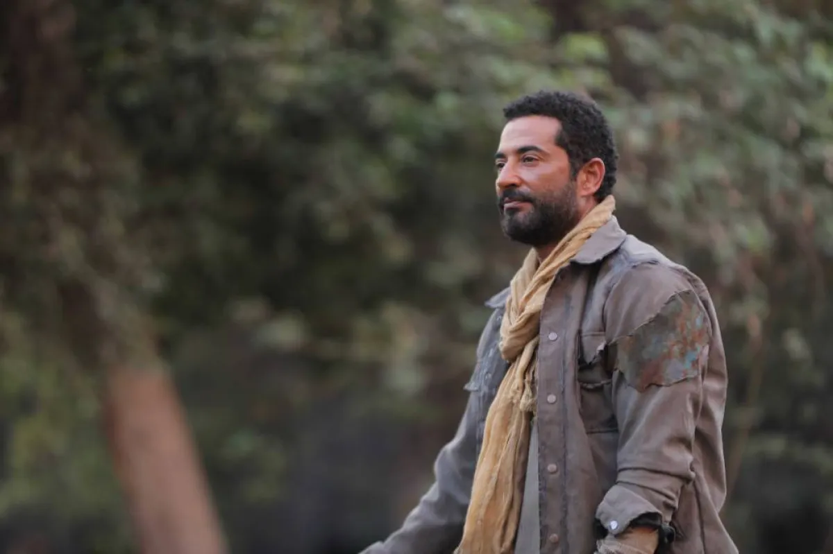 عمرو سعد في مشهد من الجسر- الصورة من المسؤول الإعلامي لمجموعة mbc