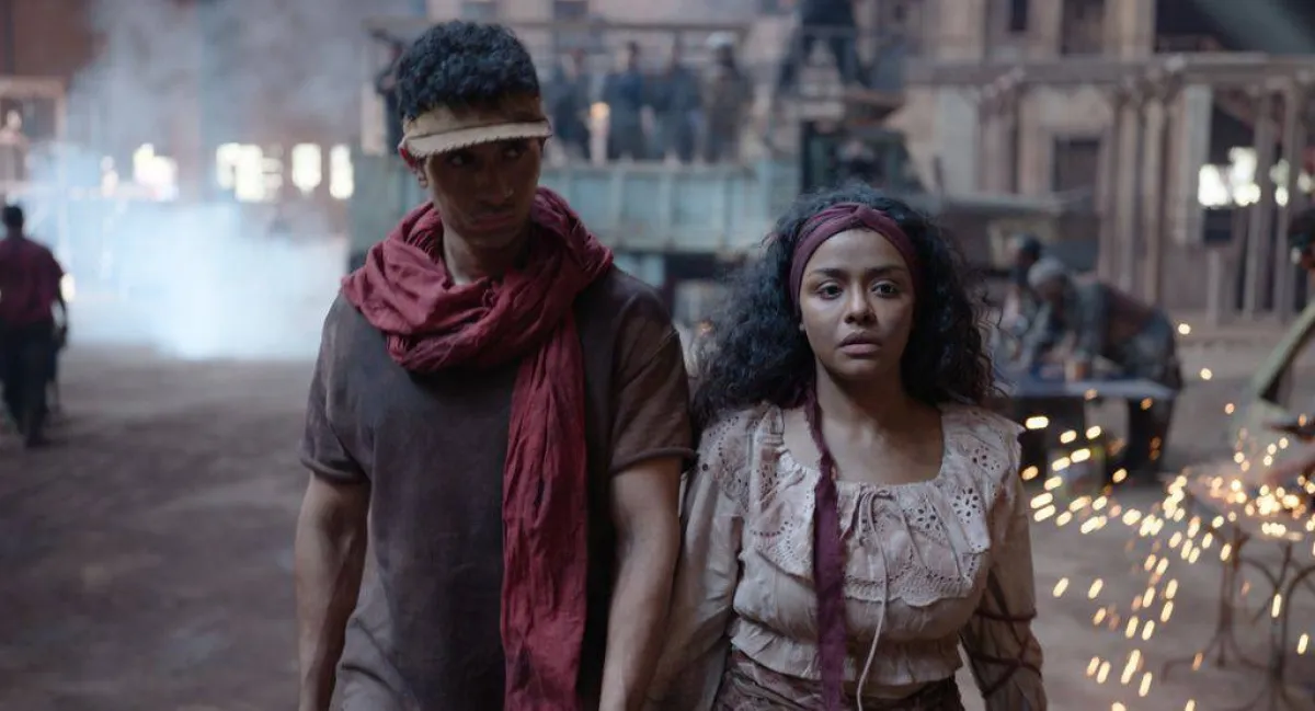  أسماء أبو اليزيد وعصام عمر في مشهد من مسلسل الجسر - الصورة من المسؤول الإعلامي لمجموعة mbc