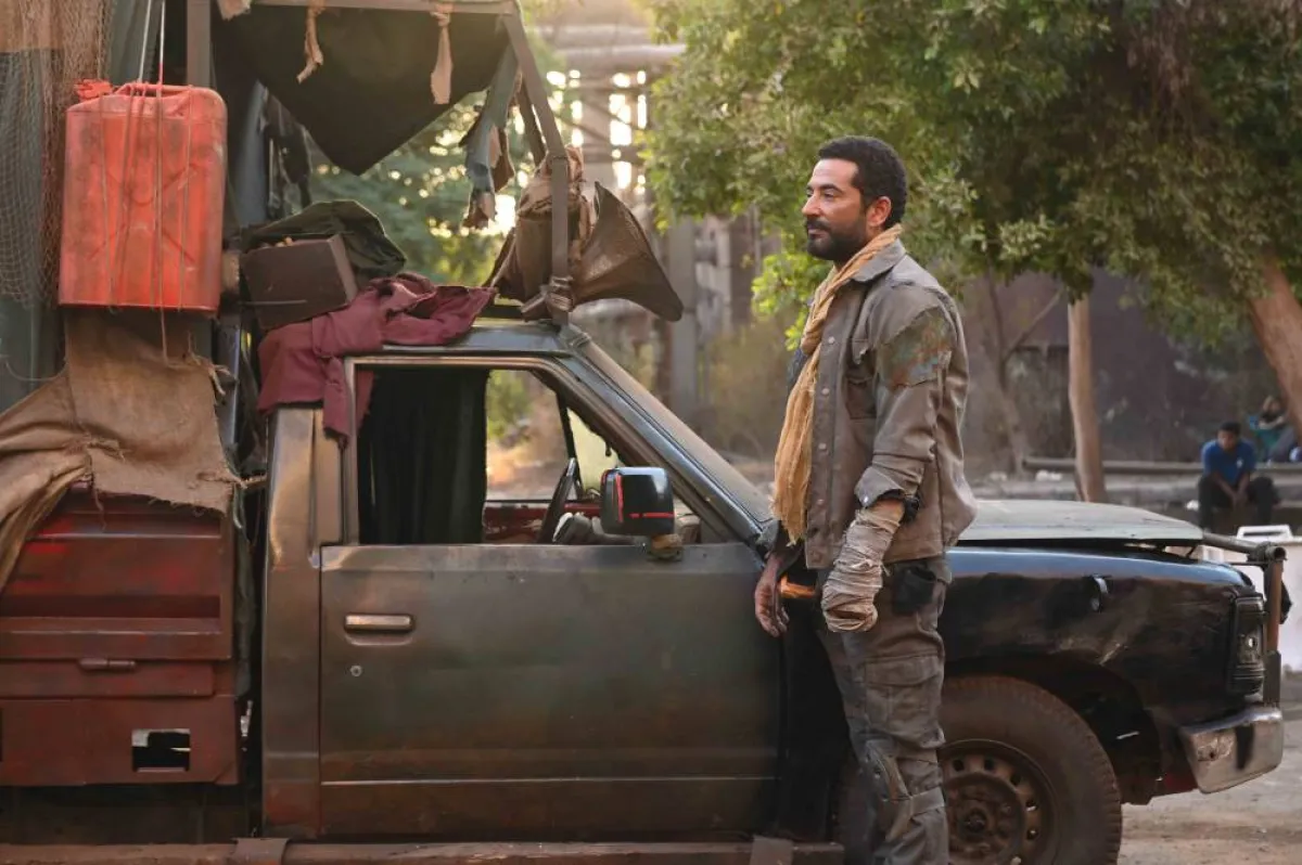 عمرو سعد في مشهد من الجسر- الصورة من المسؤول الإعلامي لمجموعة mbc