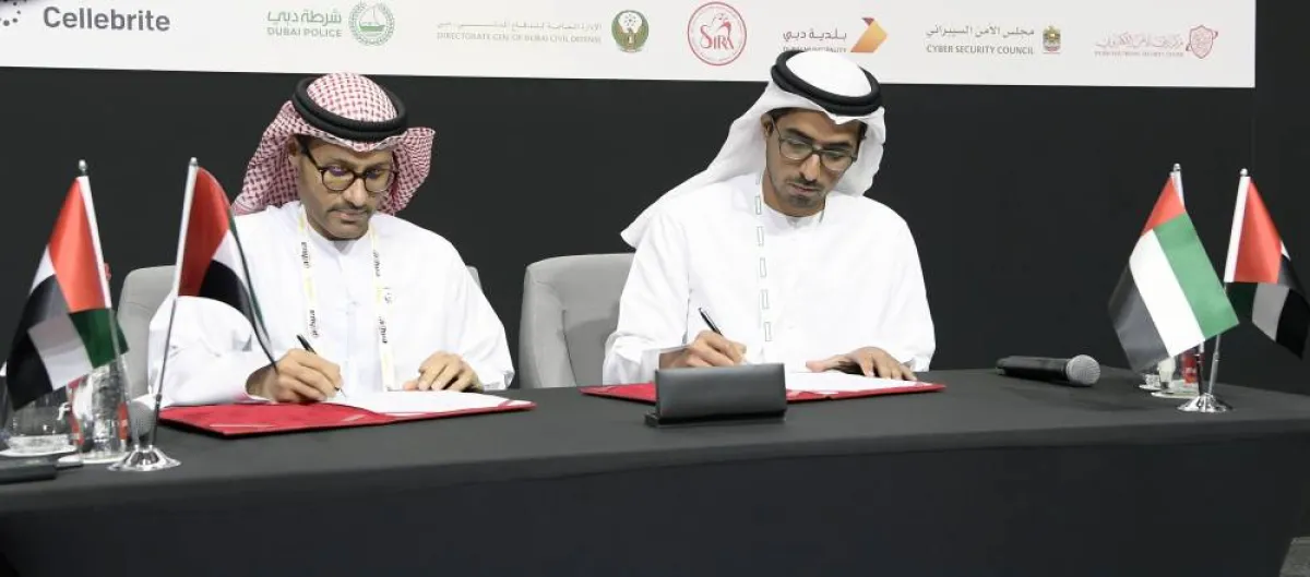 الدكتور محمد الكويتي وأحمد الخلافي. الصورة من "وام"