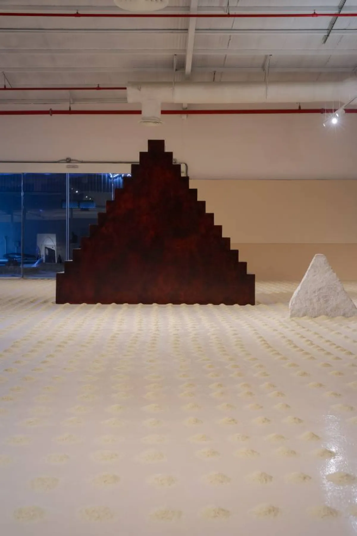 زكورات عمل فني في البينالي - الصورة من حساب بينالي الرسمي على تويتر