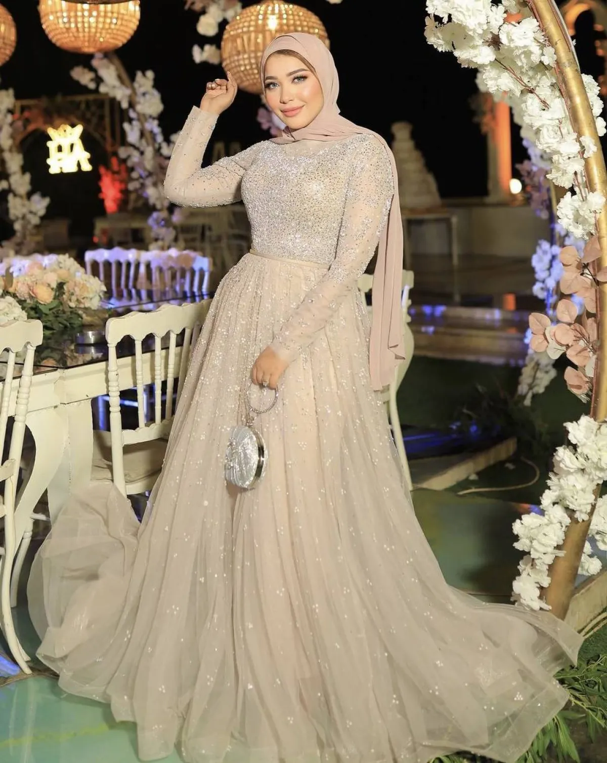 حنان الحكيم بفستان منفوش