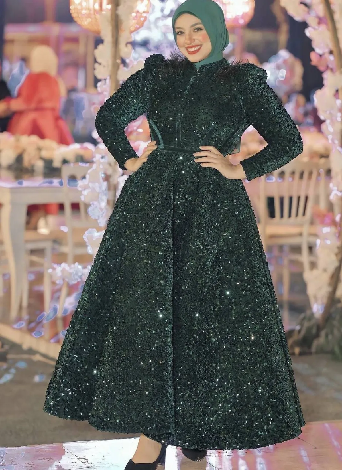 نادية الخولي بفستان ميدي منفوش