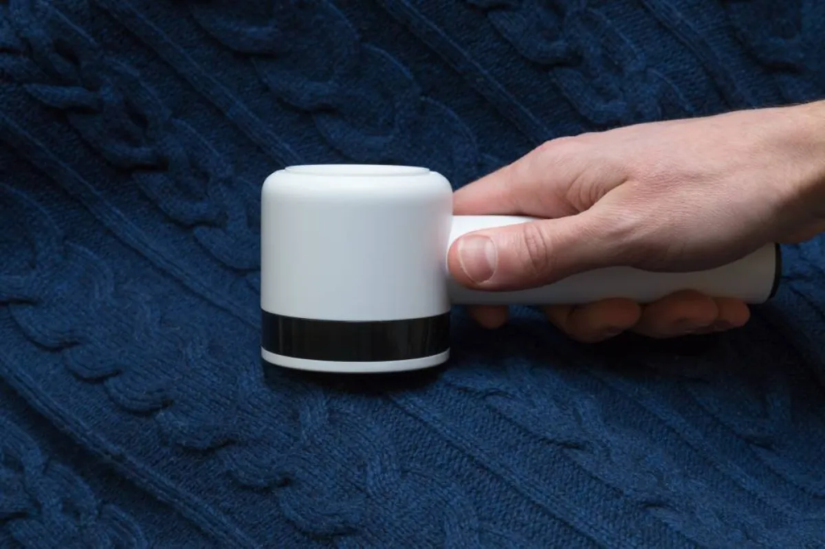 البكرة لإزالة الوبر من الملابس